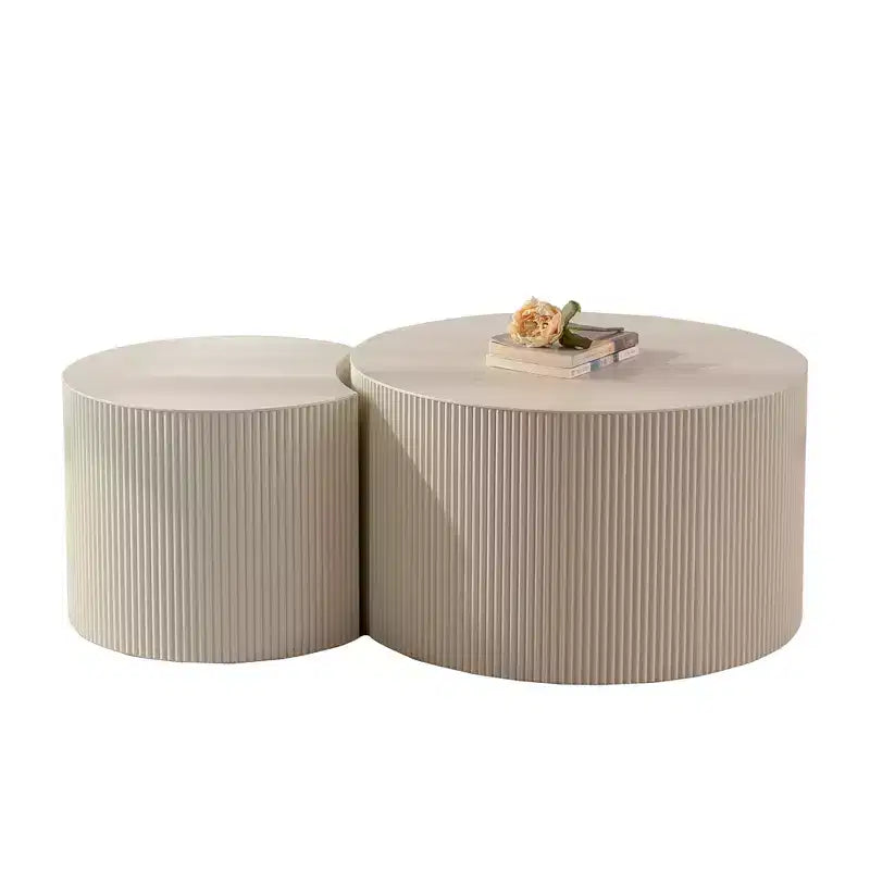 Table basse ronde en bois avec motif artisanal en relief pour les petits espaces, aucun assemblage requis