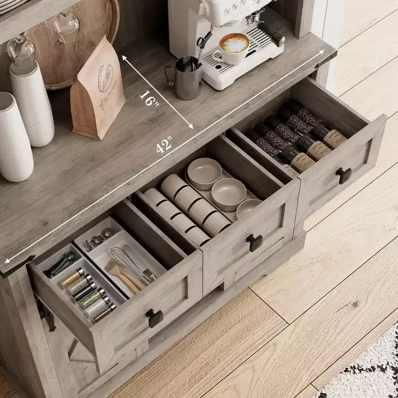 Mobile Bar Alto da 72" Stile Farmhouse con Anta Scorrevole a Fienile, Credenza Alta da Cucina con Mobile Dispensa e 3 Cassetti, Armadietto Rustico per Vini
