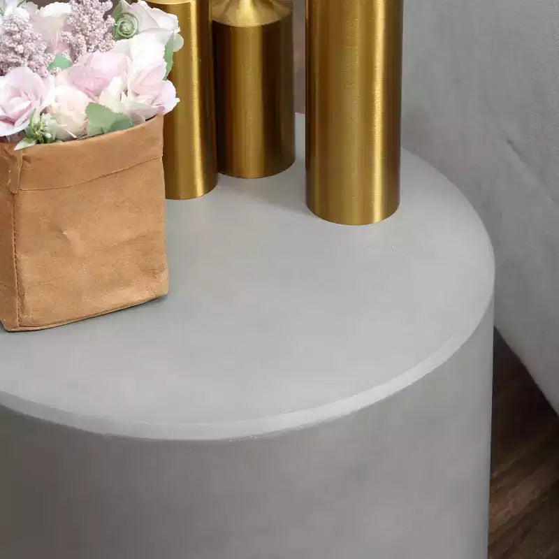 HOMCOM Lightweight Accent Table with Concrete Finish, Round Side Table with 4 Adjustable Feet for Indoor, Outdoor