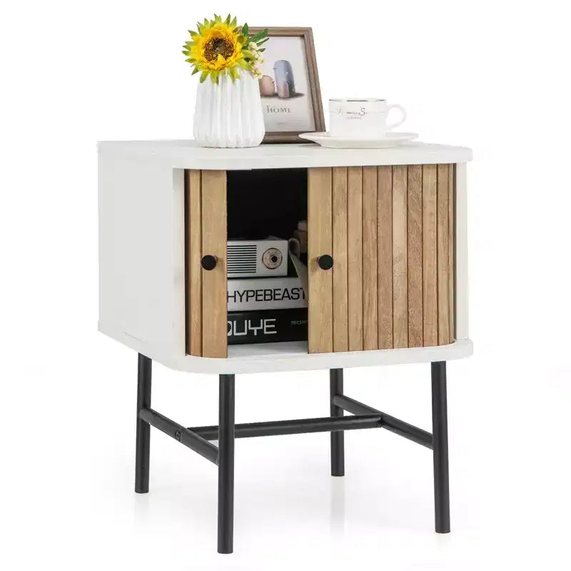 Table de chevet Costway avec porte coulissante, table d'appoint de rangement moderne du milieu du siècle avec armoire Noir/Blanc vieilli