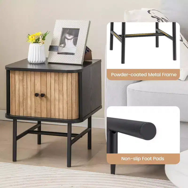 Table de chevet Costway avec porte coulissante, table d'appoint de rangement moderne du milieu du siècle avec armoire Noir/Blanc vieilli