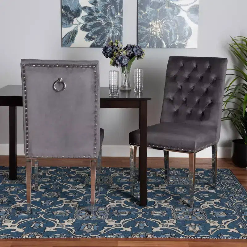 Sedia da pranzo Caspera in velluto e metallo, stile glam contemporaneo e lussuoso